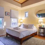H St Sanctuary Capitol Hill Carriage House